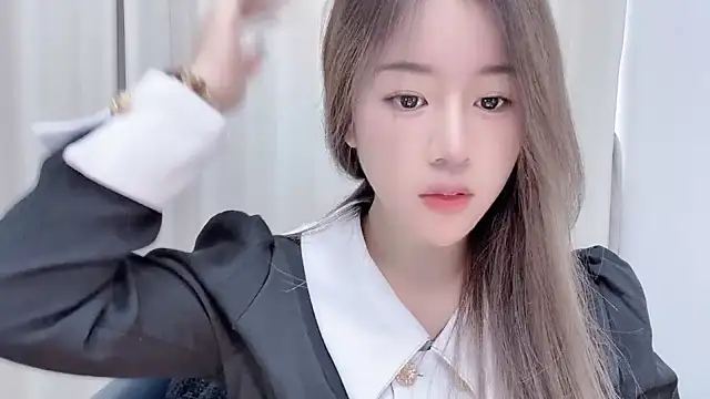 Snapshot of chloe-01 chatting on December 12, 4:37 am chloe-01 online show from December 12, 4:37 am