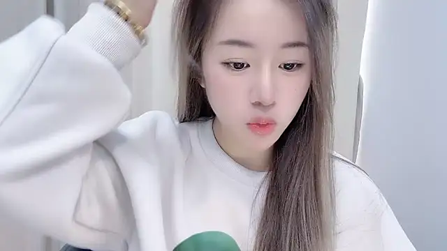 Snapshot of chloe-01 chatting on December 15, 4:18 am chloe-01 online show from December 15, 4:18 am