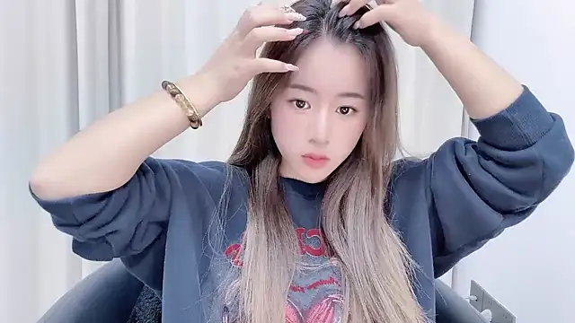 Snapshot of chloe-01 chatting on January 16, 12:42 pm chloe-01 online show from January 16, 12:42 pm