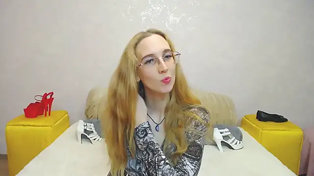 KlaryBrait online show from December 7, 2:35 pm