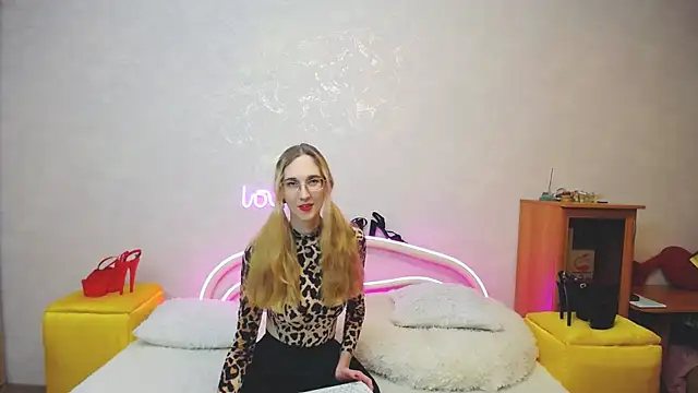 KlaryBrait online show from March 15, 12:34 pm