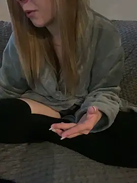 Mia harmati online show from January 31, 3:11 pm