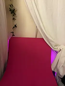 MOMALANA online show from February 1, 7:02 pm