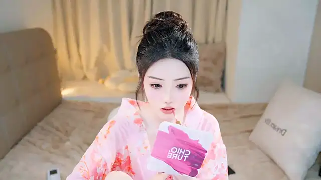 Snapshot of Eimile chatting on March 9, 3:27 pm Eimile online show from March 9, 3:27 pm