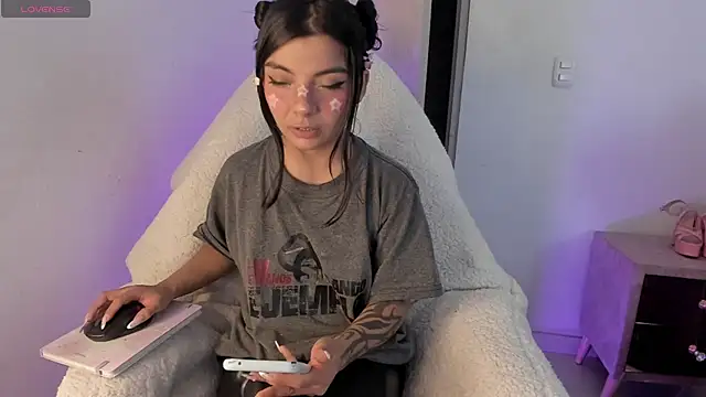 Snapshot of sofi_soft_ chatting on July 3, 6:03 pm sofi soft online show from July 3, 6:03 pm