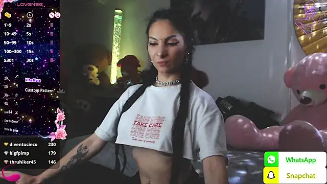 Snapshot of EvelynAisha chatting on February 2, 6:53 pm EvelynAisha online show from February 2, 6:53 pm