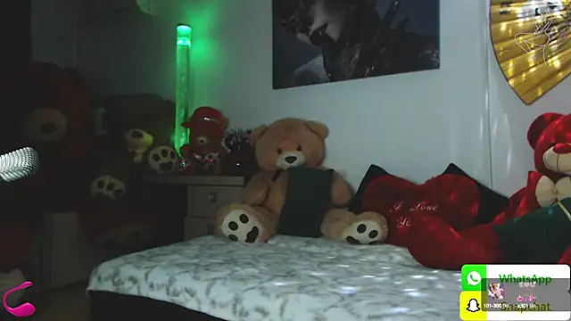 Snapshot of EvelynAisha chatting on March 5, 7:27 pm EvelynAisha online show from March 5, 7:27 pm