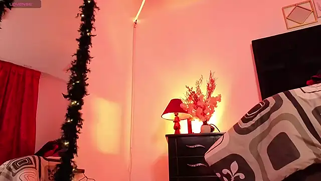 Snapshot of Pauilina chatting on December 15, 1:35 am Pauilina online show from December 15, 1:35 am