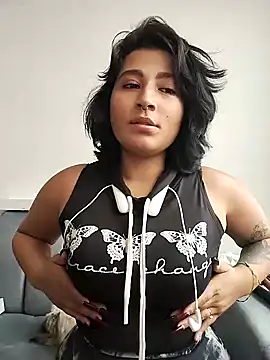 Snapshot of Pauilina chatting on December 29, 8:48 pm Pauilina online show from December 29, 8:48 pm