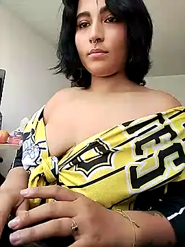 Snapshot of Pauilina chatting on January 8, 7:24 pm Pauilina online show from January 8, 7:24 pm