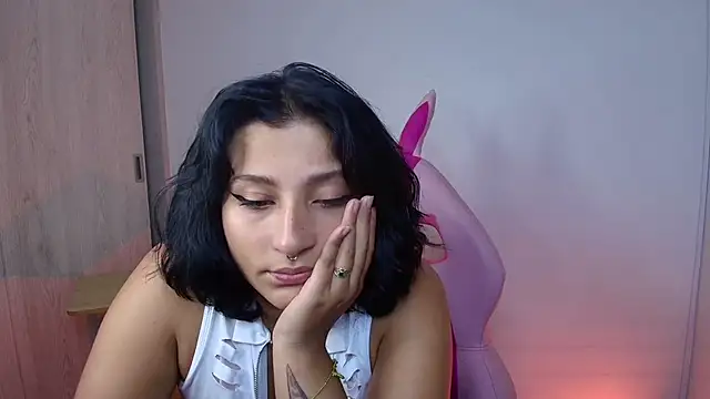 Snapshot of Pauilina chatting on January 19, 1:21 am Pauilina online show from January 19, 1:21 am