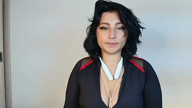 Snapshot of Pauilina chatting on January 24, 1:25 pm Pauilina online show from January 24, 1:25 pm