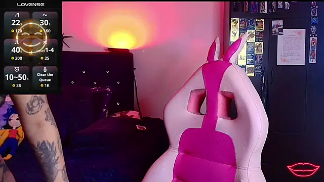 Snapshot of Pauilina chatting on October 15, 6:08 pm Pauilina online show from October 15, 6:08 pm