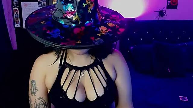 Snapshot of Pauilina chatting on November 2, 8:55 pm Pauilina online show from November 2, 8:55 pm