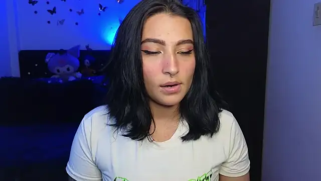 Snapshot of Pauilina chatting on November 15, 9:43 pm Pauilina online show from November 15, 9:43 pm