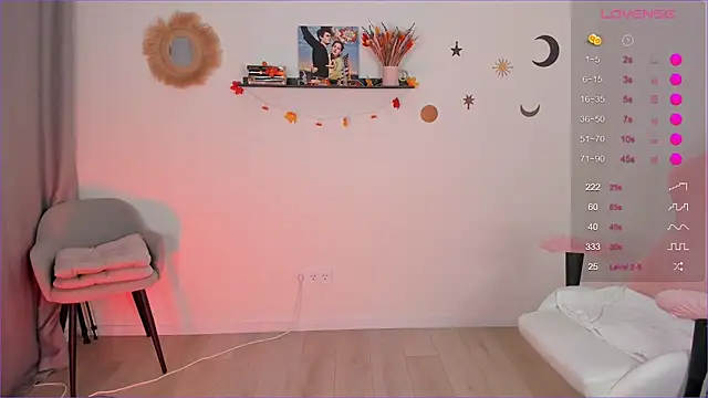 Snapshot of Cassie_Ice chatting on November 4, 5:17 am Cassie Ice online show from November 4, 5:17 am