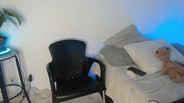 andy 0018 online show from December 8, 10:30 am