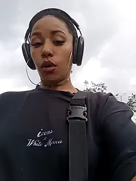 Snapshot of devi_black13_ chatting on December 4, 7:45 pm devi black13  online show from December 4, 7:45 pm