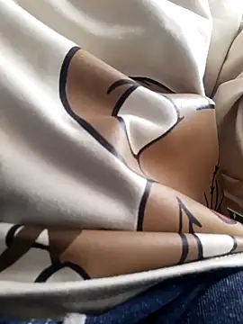 Snapshot of devi_black13_ chatting on December 25, 4:22 pm devi black13  online show from December 25, 4:22 pm