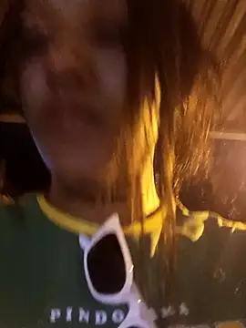 Snapshot of devi_black13_ chatting on January 1, 1:26 am devi black13  online show from January 1, 1:26 am