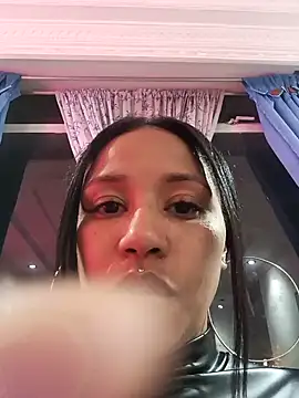 Snapshot of devi_black13_ chatting on January 11, 12:55 am devi black13  online show from January 11, 12:55 am