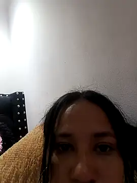 Snapshot of devi_black13_ chatting on January 15, 2:06 am devi black13  online show from January 15, 2:06 am