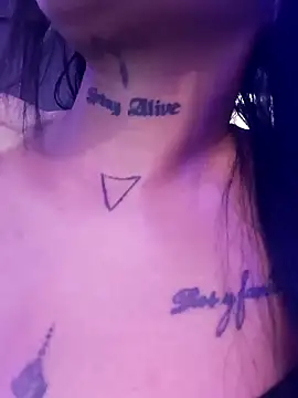 Snapshot of devi_black13_ chatting on February 5, 8:14 pm devi black13  online show from February 5, 8:14 pm