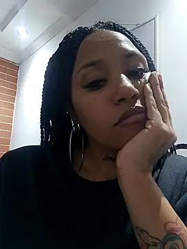 Snapshot of devi_black13_ chatting on March 11, 1:16 am devi black13  online show from March 11, 1:16 am