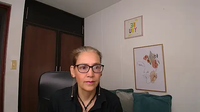 NanitaFun online show from December 10, 12:05 pm