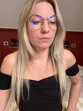 carlaaa online show from April 14, 8:37 pm