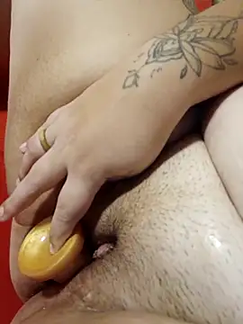 Snapshot of carola_hotwife chatting on February 21, 8:38 pm carola hotwife online show from February 21, 8:38 pm