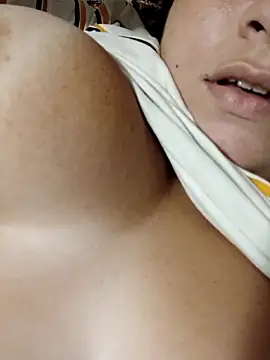 Snapshot of carola_hotwife chatting on March 16, 12:01 am carola hotwife online show from March 16, 12:01 am