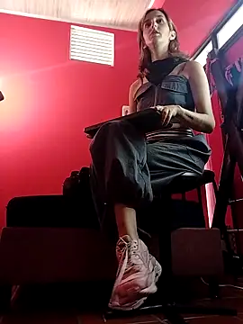 Ambar Roux  online show from December 16, 4:01 pm