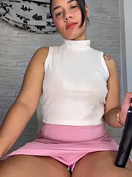 Snapshot of _Luana chatting on May 3, 1:00 am Luana online show from May 3, 1:00 am