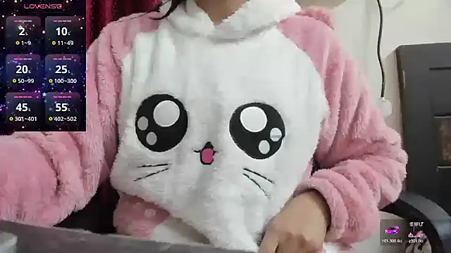 Reika 01 online show from December 3, 7:45 pm