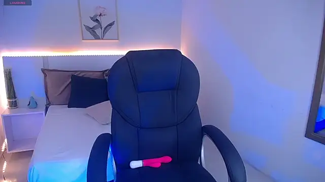 Snapshot of violeta_leon chatting on December 14, 9:40 am violeta leon online show from December 14, 9:40 am