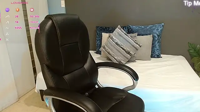 Snapshot of violeta_leon chatting on September 11, 2:44 am violeta leon online show from September 11, 2:44 am