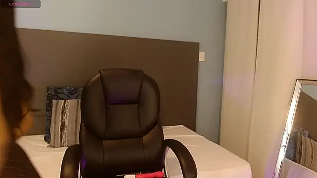 Snapshot of violeta_leon chatting on September 24, 3:21 am violeta leon online show from September 24, 3:21 am