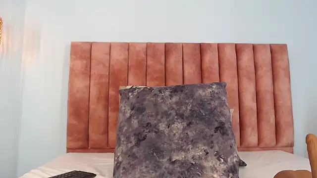 Snapshot of violeta_leon chatting on February 20, 6:26 am violeta leon online show from February 20, 6:26 am