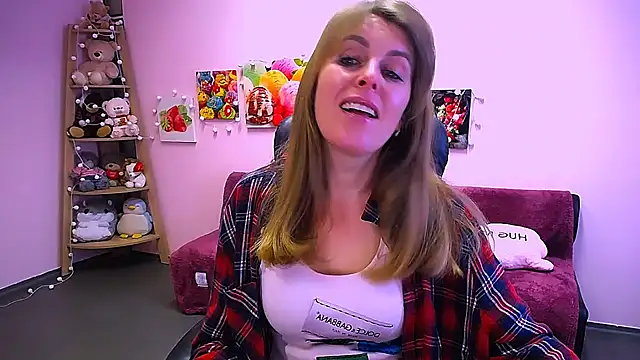 Hot Milady online show from February 3, 8:30 am