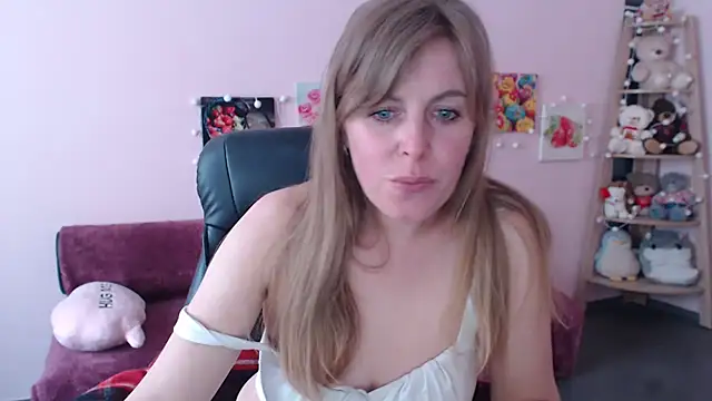 Snapshot of Hot_Milady chatting on May 1, 8:08 am Hot Milady online show from May 1, 8:08 am