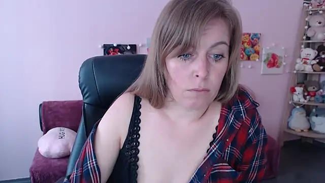 Snapshot of Hot_Milady chatting on May 8, 7:14 am Hot Milady online show from May 8, 7:14 am