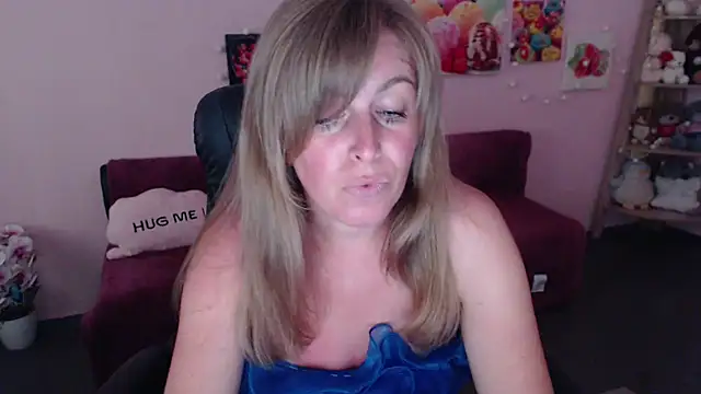 Hot Milady online show from July 7, 7:45 am