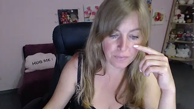 Hot Milady online show from July 9, 7:45 am