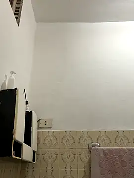 Snapshot of Miky_21 chatting on November 20, 1:28 am Miky 21 online show from November 20, 1:28 am