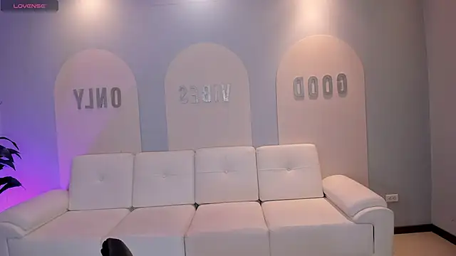 ValeriaRoldanX online show from April 19, 10:25 am