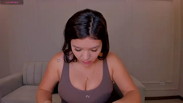 ValeriaRoldanX online show from June 10, 11:42 am