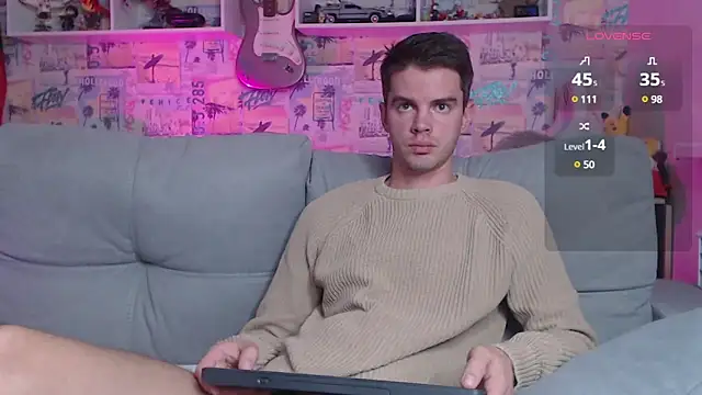 Snapshot of Mike_Burn chatting on December 6, 2:17 pm Mike Burn online show from December 6, 2:17 pm