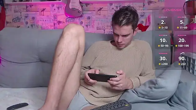 Snapshot of Mike_Burn chatting on December 12, 2:33 pm Mike Burn online show from December 12, 2:33 pm