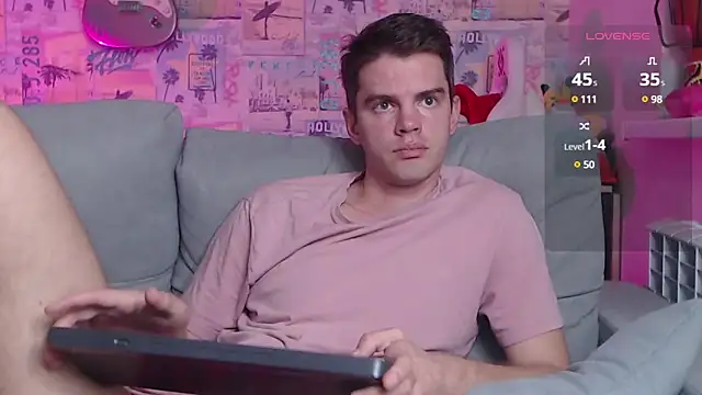 Snapshot of Mike_Burn chatting on December 14, 2:10 pm Mike Burn online show from December 14, 2:10 pm